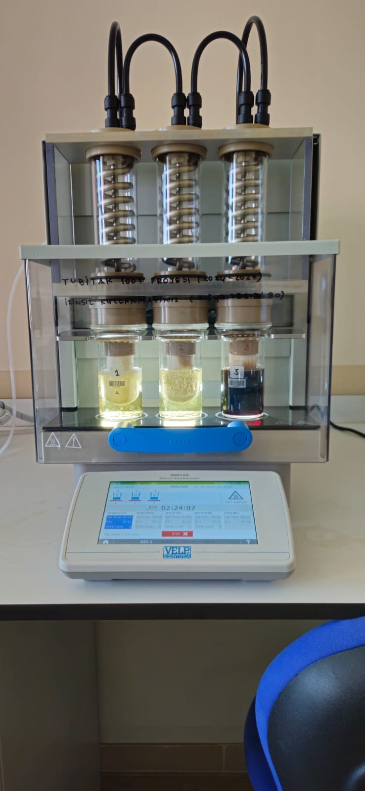 yağ gres tayin cihazı analiz esnası.jpg